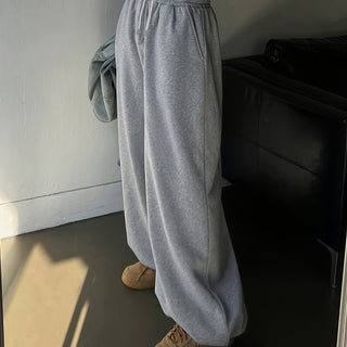 Baggy Damen Jogginghose Mit Weitem Bein Und Gummibund | Lässig