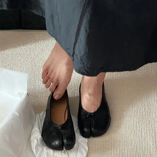 Damen Dirndl Schuhe mit Geteilter Spitze | Flache Slipper