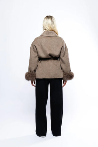 Damen Herbstjacke Mit Bindegürtel Und Pelzärmeln | Abend