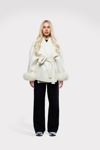 Damen Herbstjacke Mit Bindegürtel Und Pelzärmeln | Abend