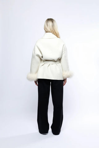 Damen Herbstjacke Mit Bindegürtel Und Pelzärmeln | Abend