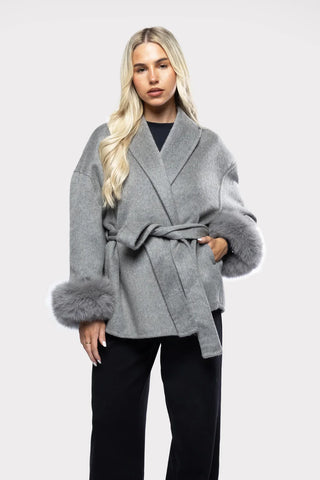 Damen Herbstjacke Mit Bindegürtel Und Pelzärmeln | Abend