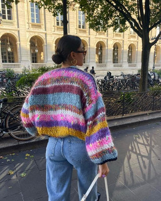 Damen Strickjacke Mit Ballonärmeln Und Bunten Streifen | Übergroß