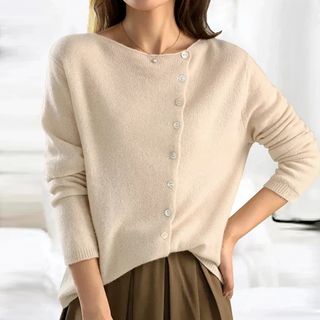 Warme Damen Strickjacke Mit Knopfleiste | Asymmetrisch